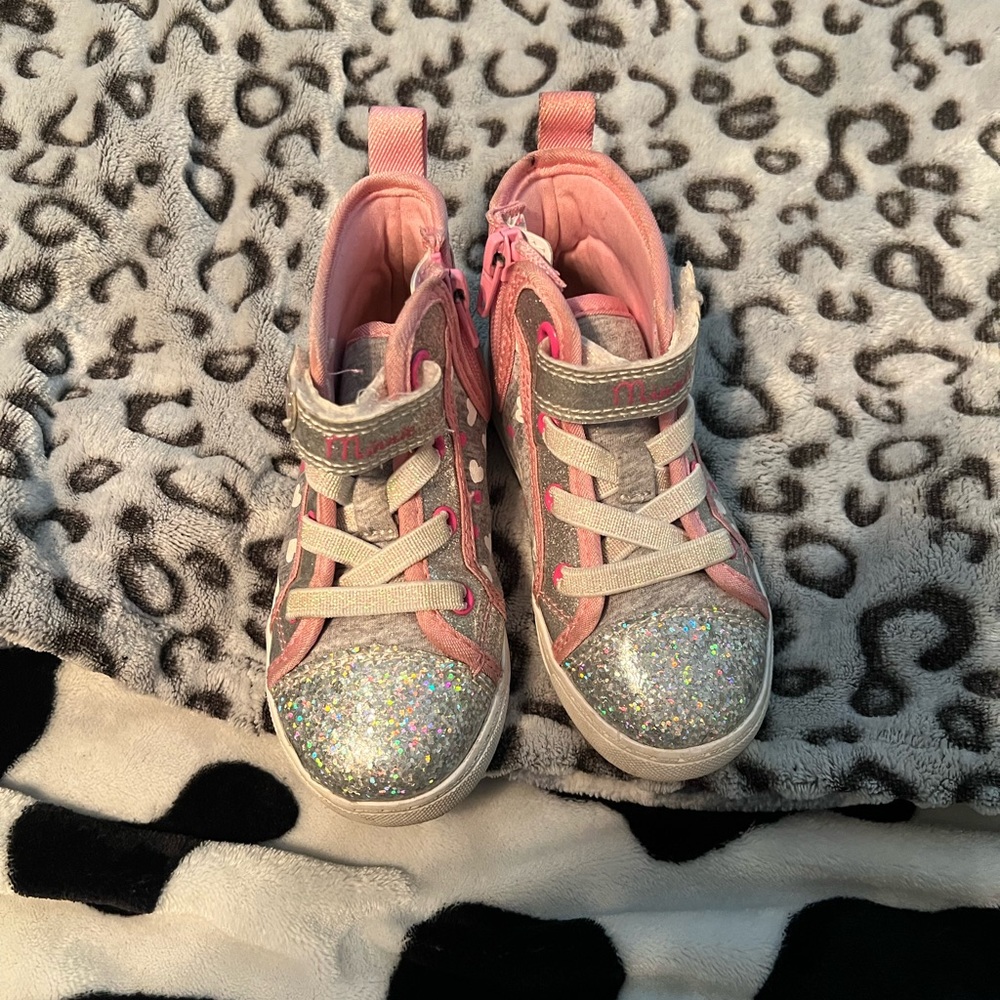 Light up Minnie mouse shoe size 9